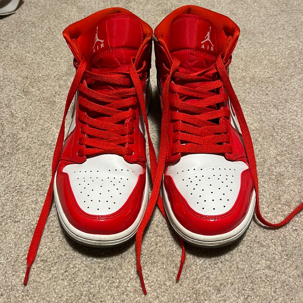 Nike Air Jordan 1 Mid SE Chile Red/White Pollen Men’s Size 9.5. Box has been cut